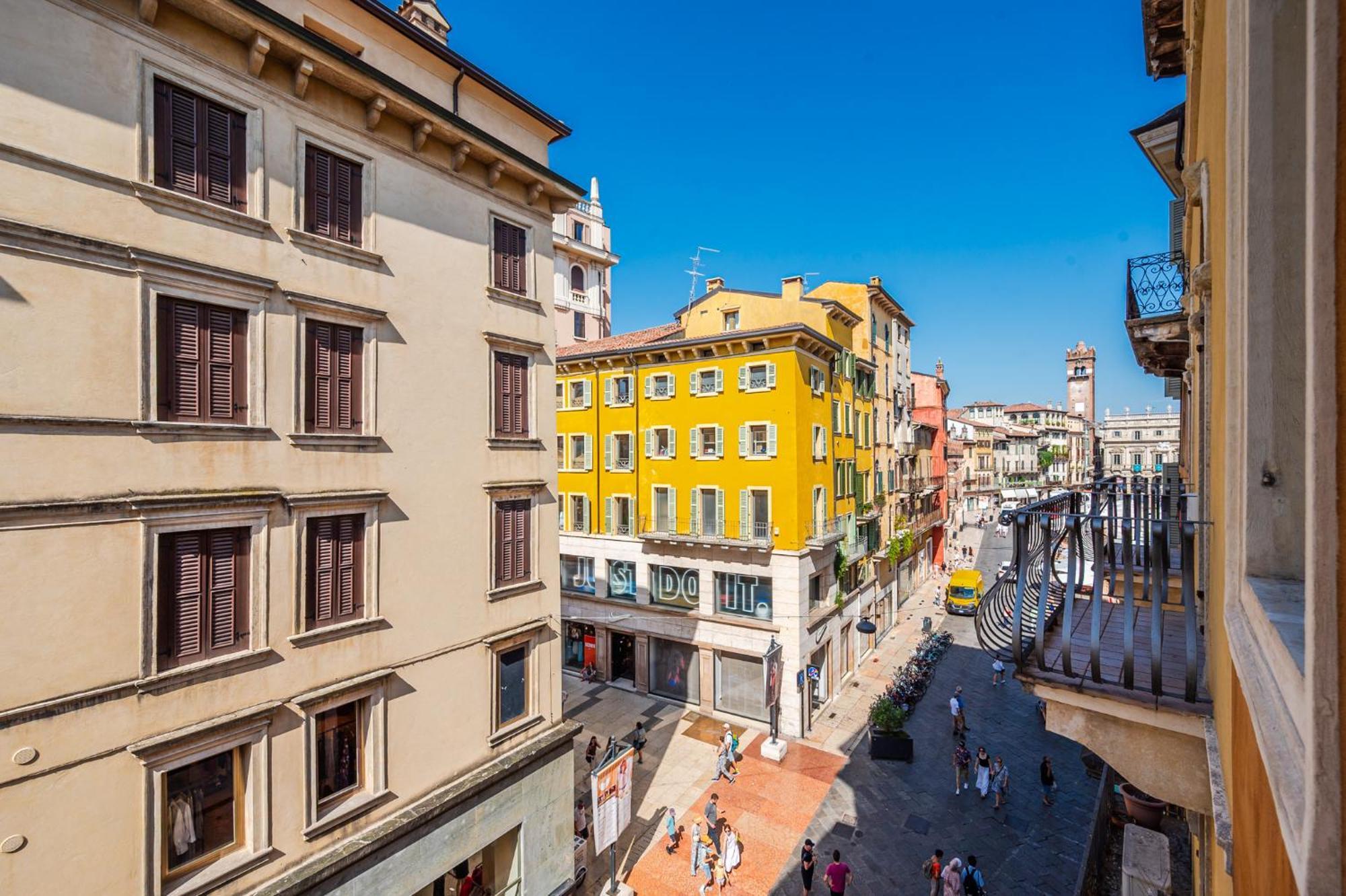 Hoomee Piazza Erbe Apartment Verona Exterior photo